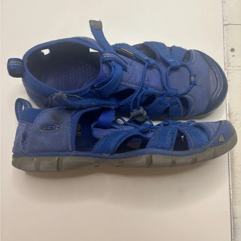 Keen Newport Size 5 Blue Gray Hiking Water Shoes Sandals Big Kids Drawstring
